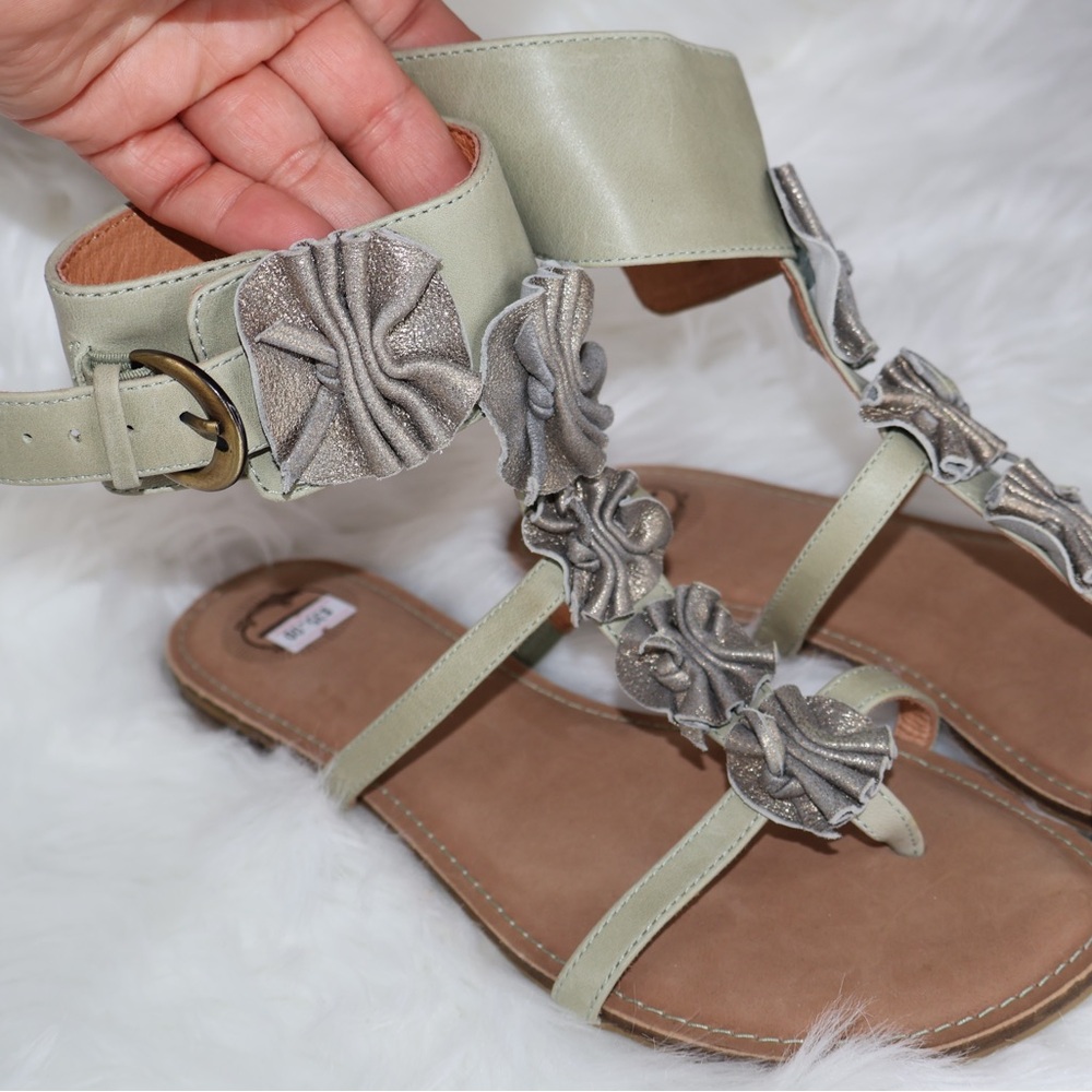 Elegant Women's Sandals in Green and Gray